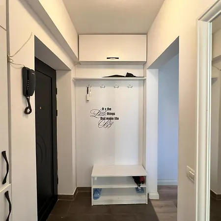 Lazy's Haven - Chic Escape In Apartment Bukarest