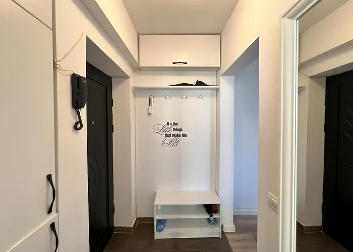 Lazy's Haven - Chic Escape In Apartment Bukarest