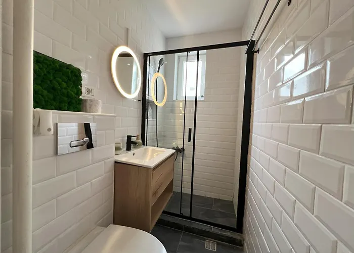 Lazy's Haven - Chic Escape In Apartment Bukarest