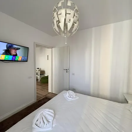 Апартаменти Lazy's Haven - Chic Escape In *